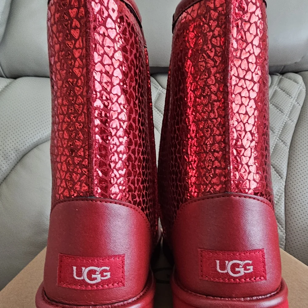 NIB UGG Girls' Classic II Gel Hearts Boots (Youth) Size 5